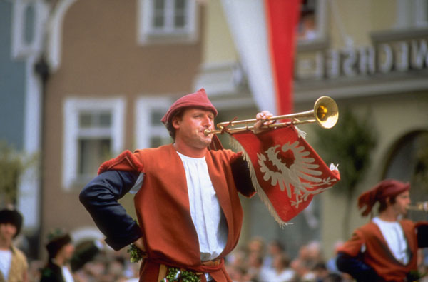 Toot your own horn! Social Media is the new public market Toot your own horn! Social Media is the new public market